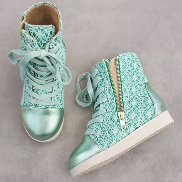 Joyfolie Mila Spring Green size 11 Sneaker - Picture 1 of 4